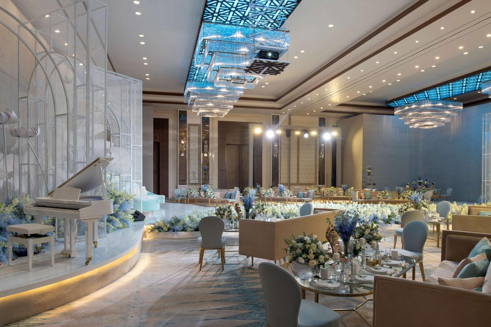 Hilton Salwa Beach Resort And Villas Abu Samra Esterno foto The ballroom