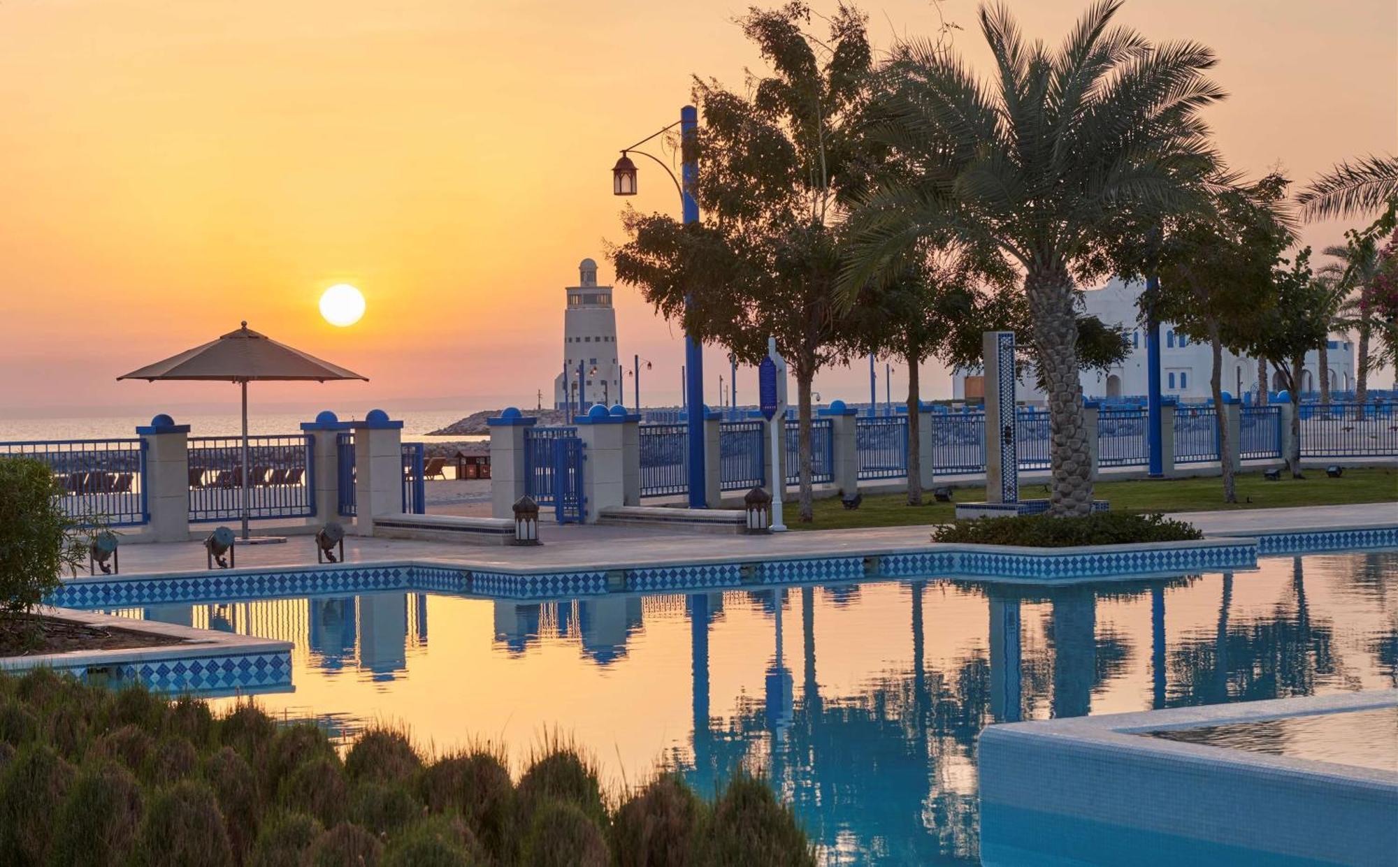 Hilton Salwa Beach Resort And Villas Abu Samra Esterno foto Al Bandar Hotel